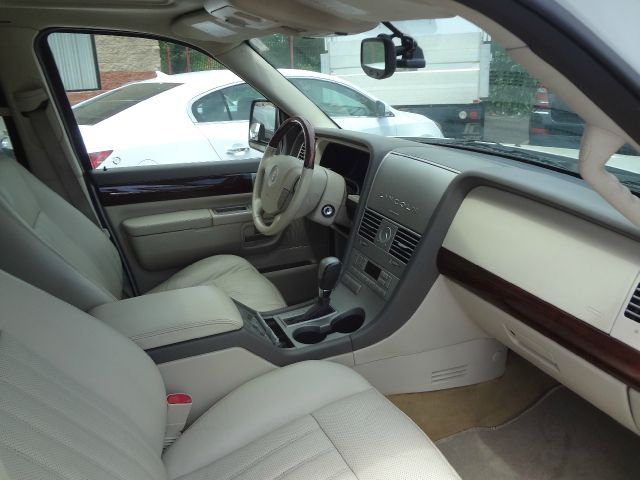 Lincoln Aviator 2004 photo 2