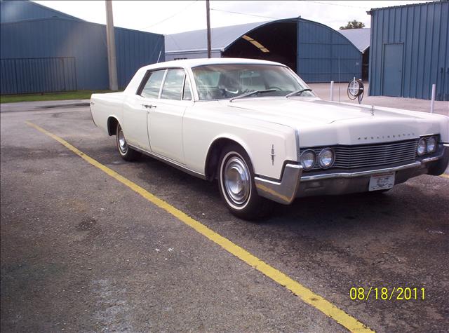 Lincoln Continental 1966 photo 3