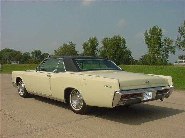 Lincoln Continental 1966 photo 2