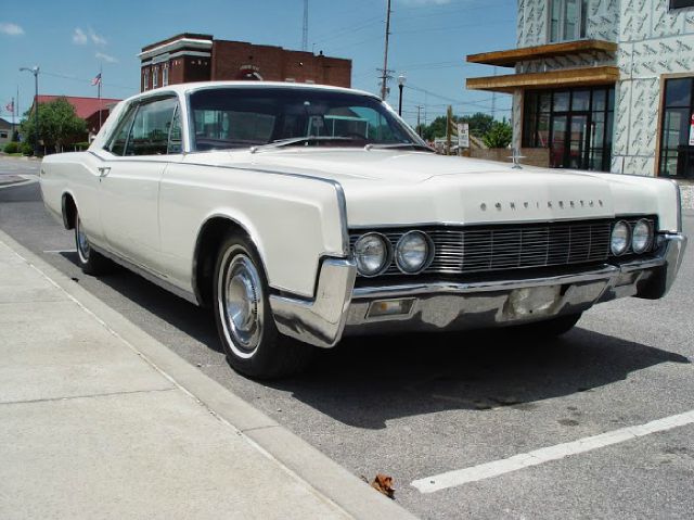 Lincoln Continental 1967 photo 2