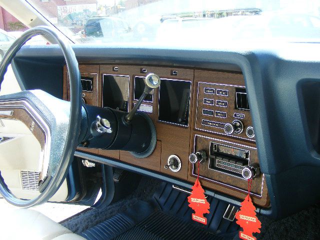 Lincoln Continental 1976 photo 14