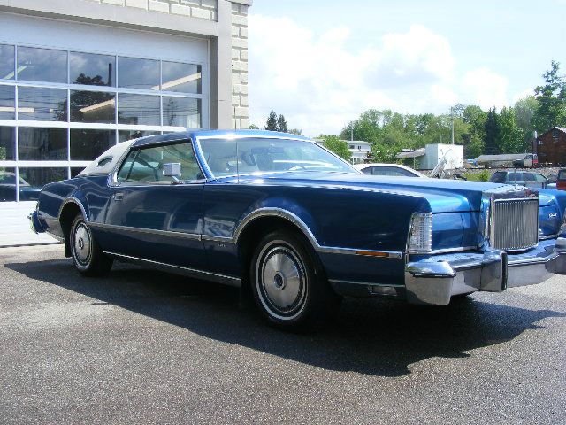 Lincoln Continental 1976 photo 26