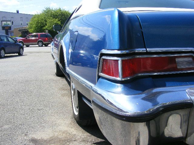 Lincoln Continental 1976 photo 37