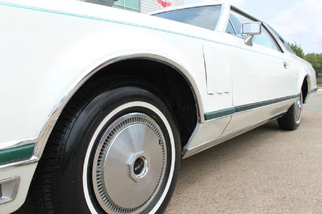 Lincoln Continental 1977 photo 4