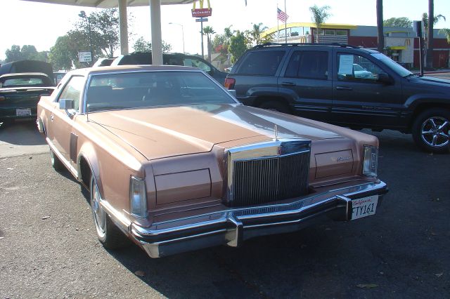 Lincoln Continental 1979 photo 2