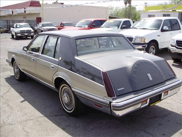 Lincoln Continental 1982 photo 1