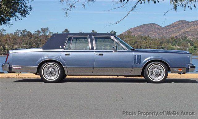 Lincoln Continental 1983 photo 1