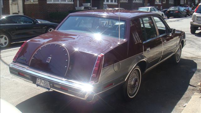 Lincoln Continental 1984 photo 3