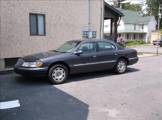 Lincoln Continental Base Sedan