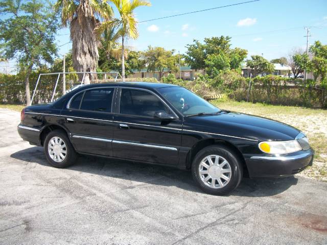 Lincoln Continental Base Sedan