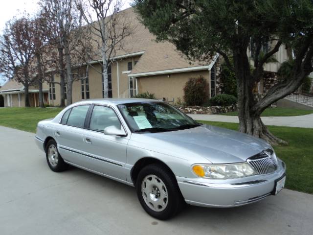 Lincoln Continental Base Sedan