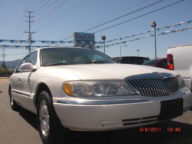 Lincoln Continental Base Sedan