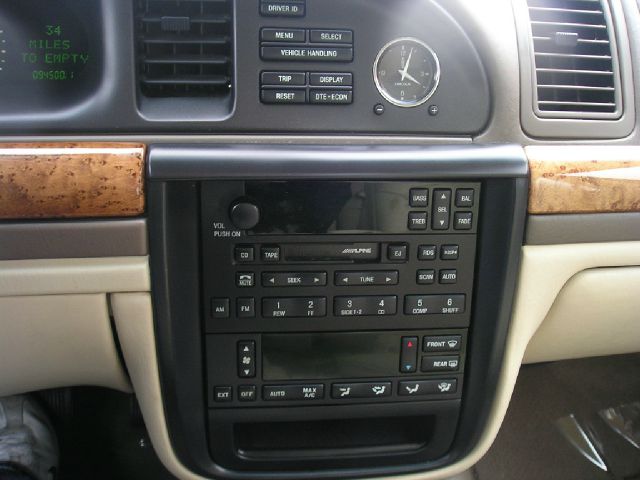 Lincoln Continental 2001 photo 13