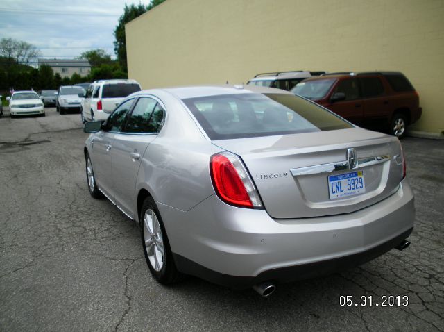 Lincoln MKS 2009 photo 1