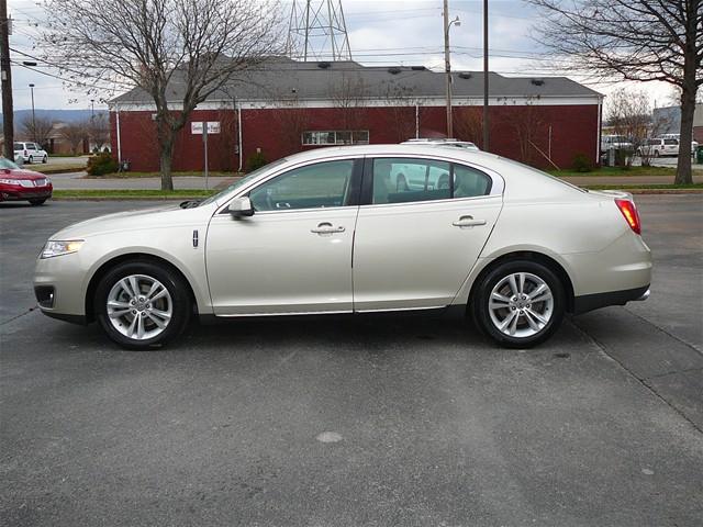 Lincoln MKS 2011 photo 1