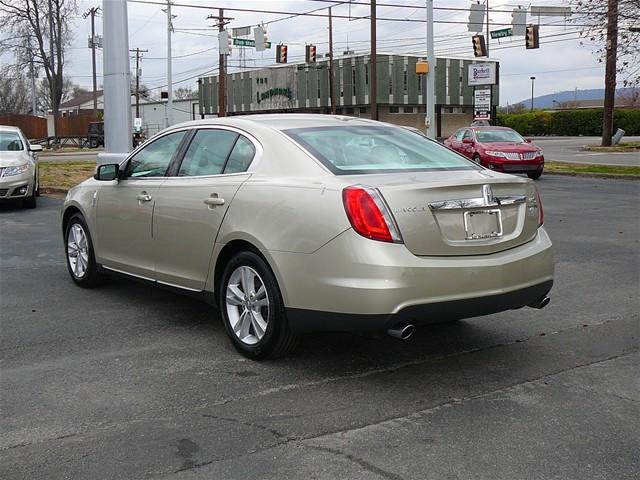 Lincoln MKS 2011 photo 2