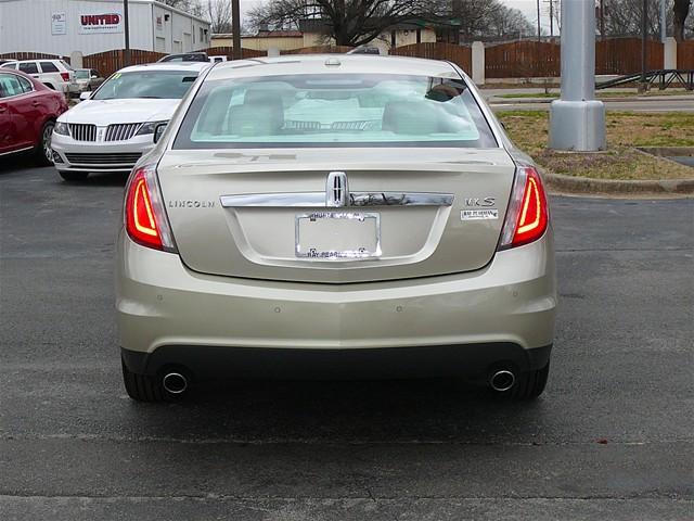 Lincoln MKS 2011 photo 3