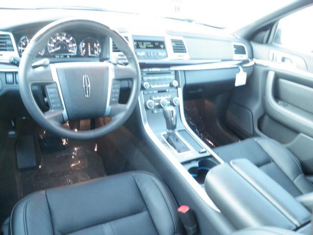 Lincoln MKS 2011 photo 1