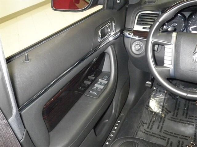 Lincoln MKS 2011 photo 41