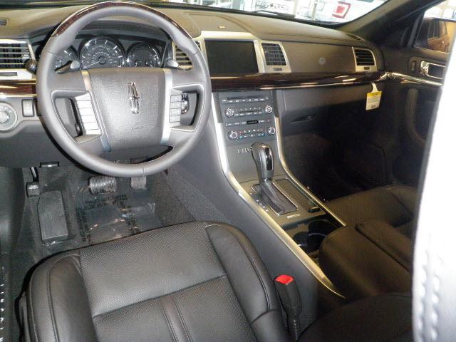 Lincoln MKS 2011 photo 1