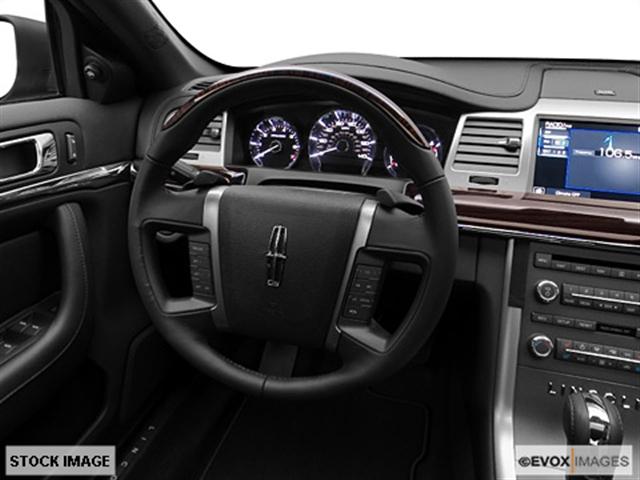 Lincoln MKS 2011 photo 2