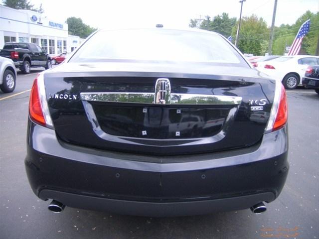 Lincoln MKS 2011 photo 4