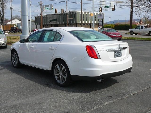 Lincoln MKS 2011 photo 2