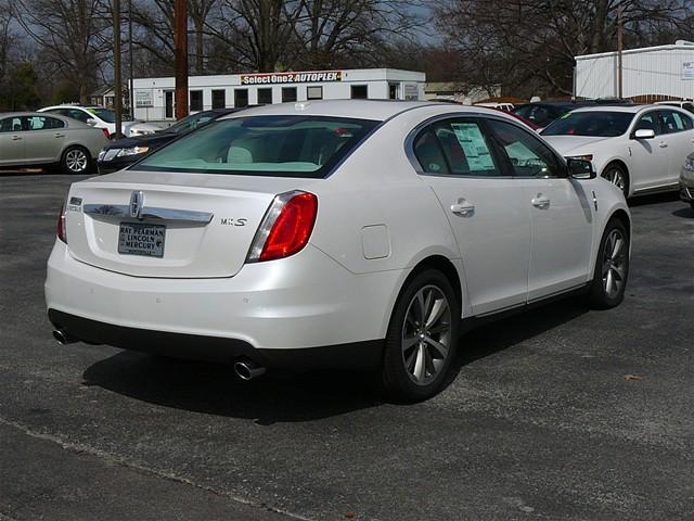 Lincoln MKS 2011 photo 4