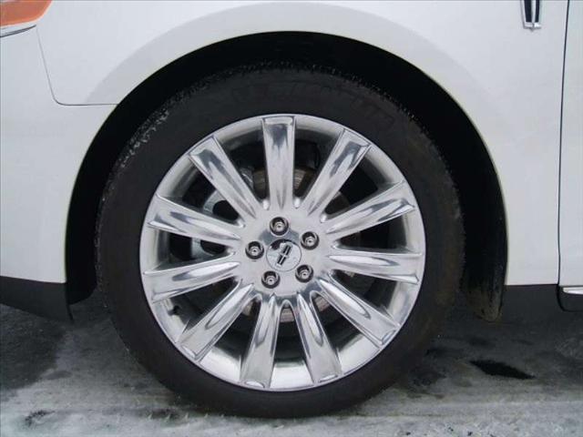 Lincoln MKS 2011 photo 3