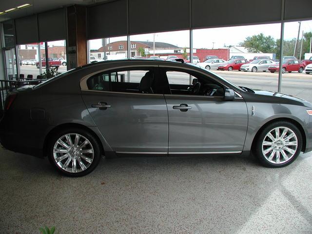 Lincoln MKS 2011 photo 1