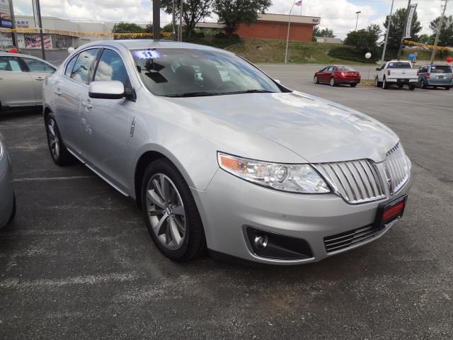 Lincoln MKS 2011 photo 2