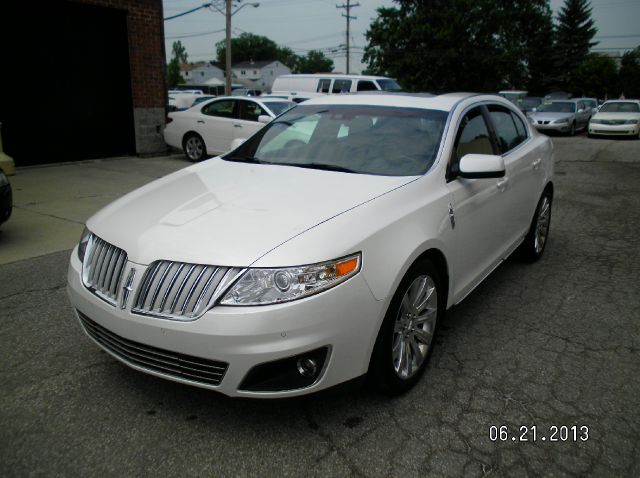 Lincoln MKS 2011 photo 3