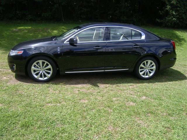 Lincoln MKS 2011 photo 1