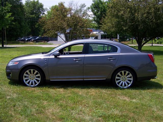 Lincoln MKS 2011 photo 1