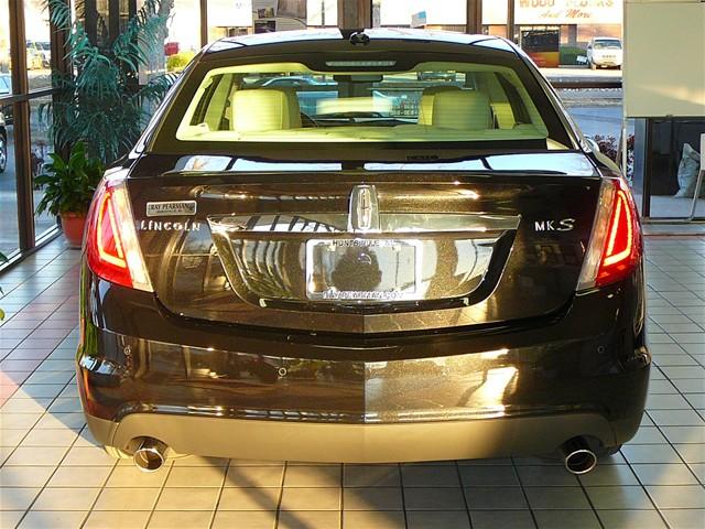 Lincoln MKS 2011 photo 2