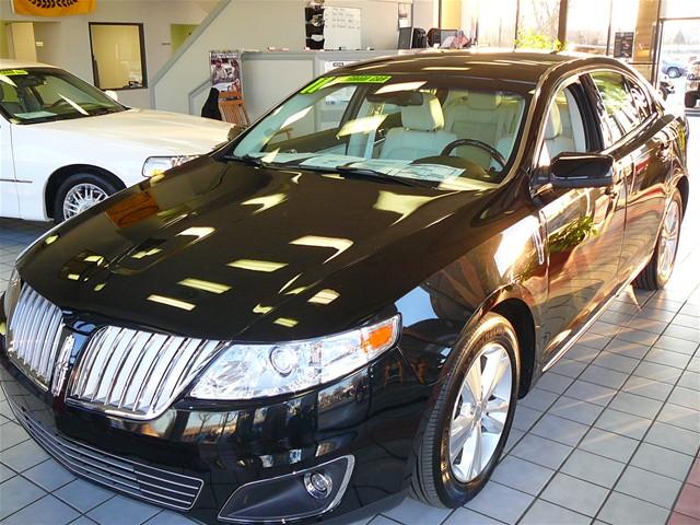 Lincoln MKS 2011 photo 3