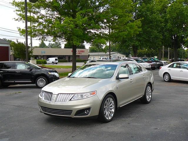 Lincoln MKS Bucket Lift Sedan