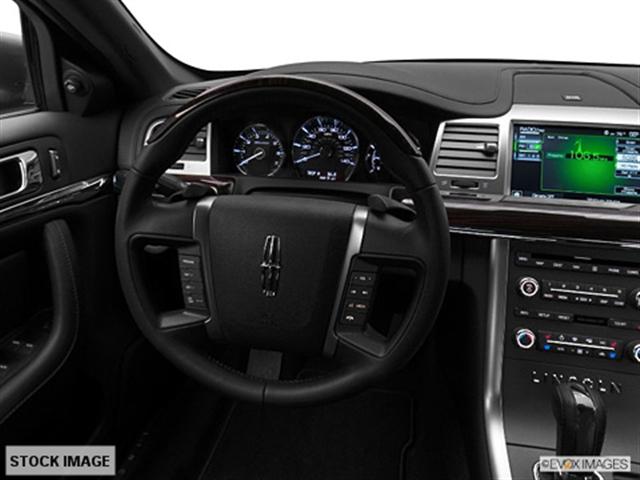 Lincoln MKS 2011 photo 2