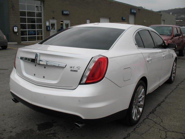 Lincoln MKS 2011 photo 2