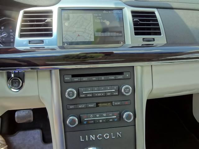 Lincoln MKS 2012 photo 5