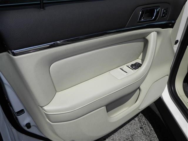 Lincoln MKS 2013 photo 6