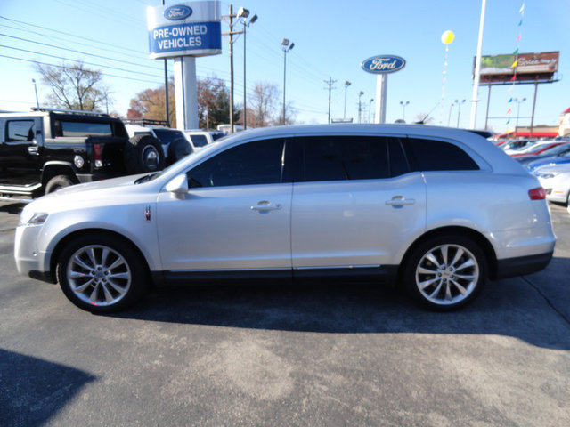 Lincoln MKT 2010 photo 1