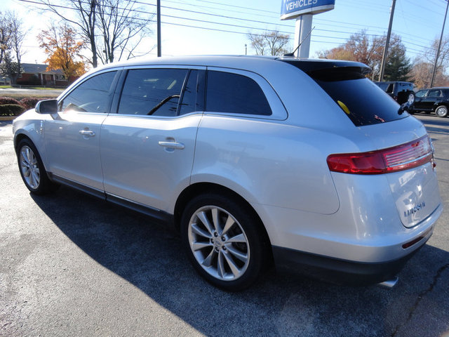 Lincoln MKT 2010 photo 2