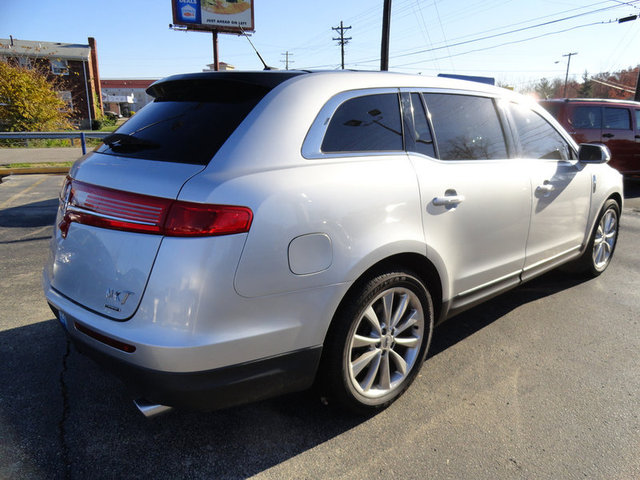 Lincoln MKT 2010 photo 3