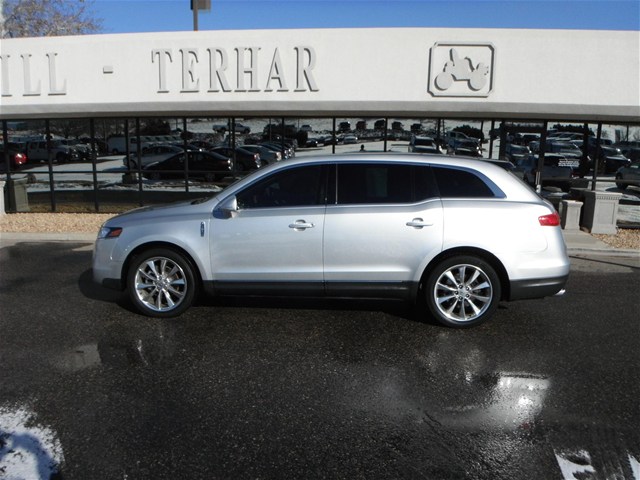 Lincoln MKT 2010 photo 2