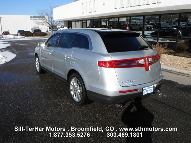 Lincoln MKT 2010 photo 3