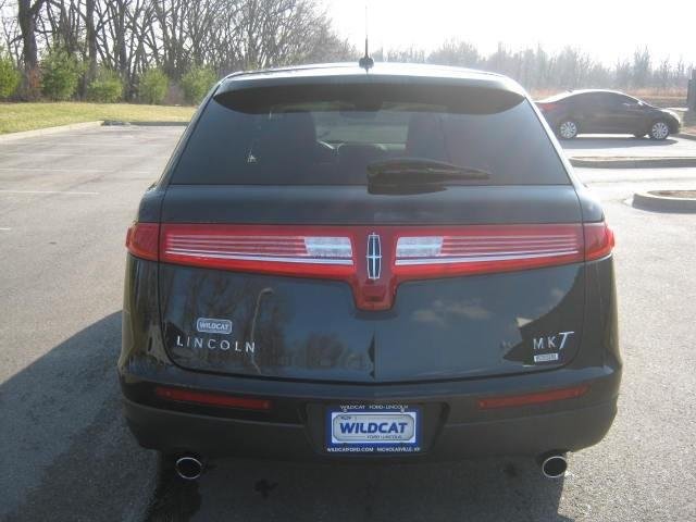 Lincoln MKT 2010 photo 1