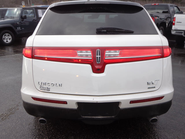 Lincoln MKT 2010 photo 1