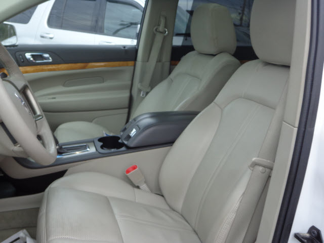 Lincoln MKT 2010 photo 5