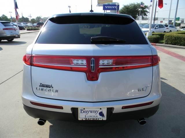 Lincoln MKT 2010 photo 1